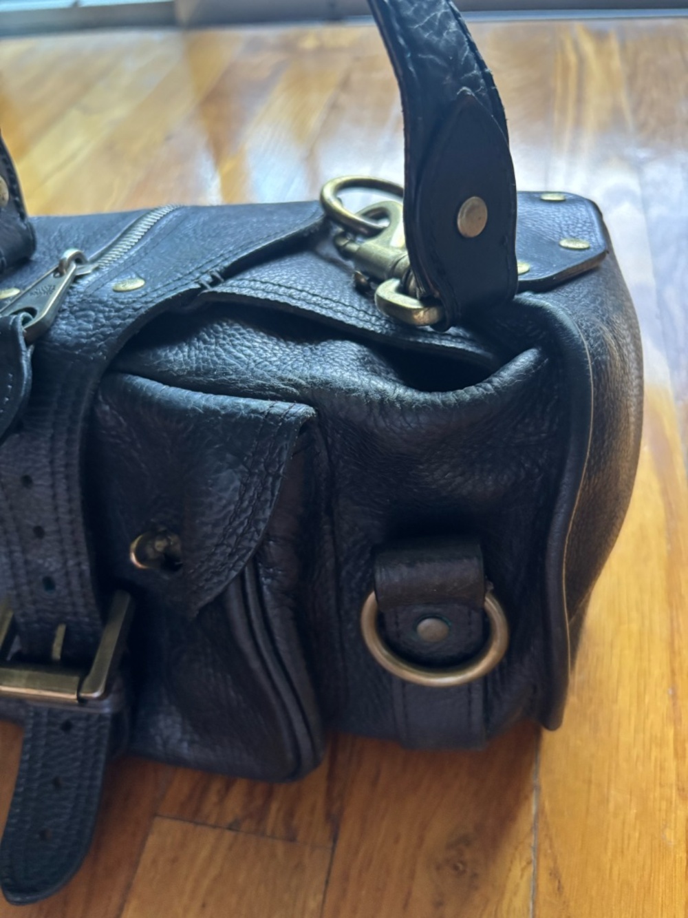 2000s.Authentic Mulberry Alana Black Leather Shoulder Bag,  Brass Buckle Satchel - Picture 3 of 11